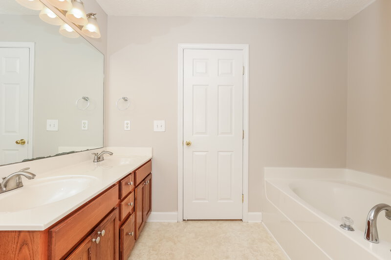 1,730/Mo, 4012 Shadowbrook Trl Antioch, TN 37013 Main Bathroom View 2