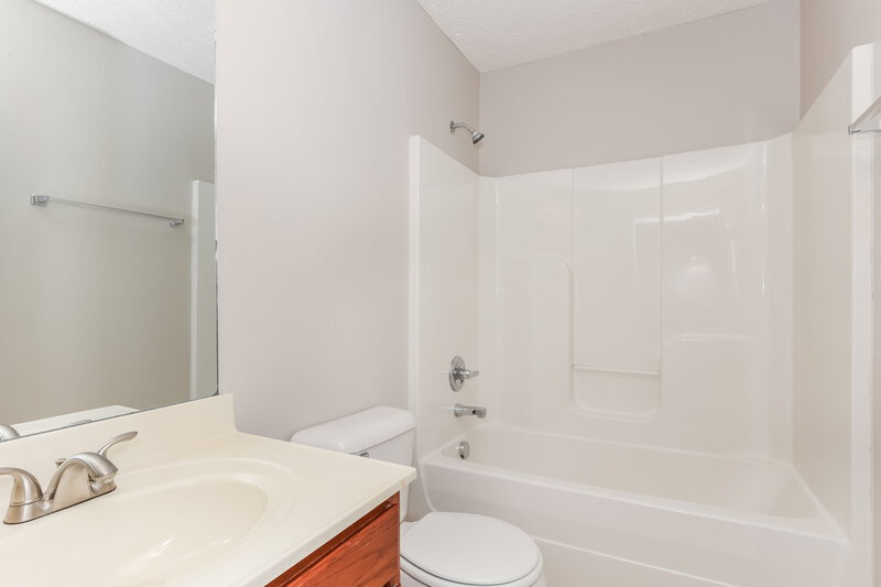 1,730/Mo, 4012 Shadowbrook Trl Antioch, TN 37013 Bathroom View
