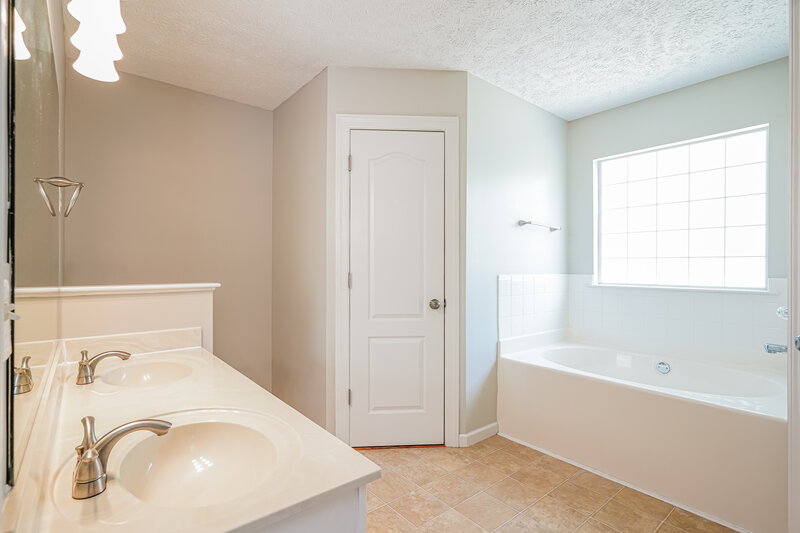 2,330/Mo, 1773 North Cv Murfreesboro, TN 37129 Main Bathroom View