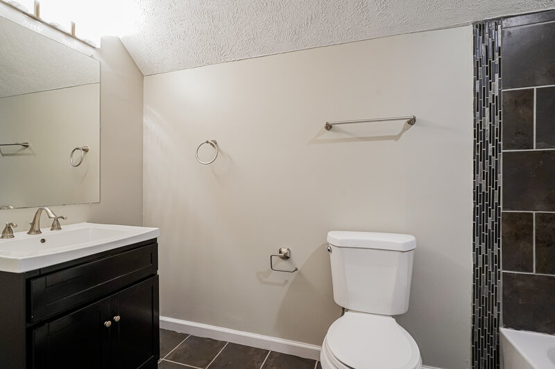 2,330/Mo, 1773 North Cv Murfreesboro, TN 37129 Bathroom View