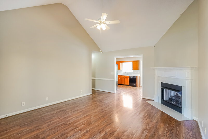 2,010/Mo, 4023 Higdon Dr Murfreesboro, TN 37128 Living Room View 2