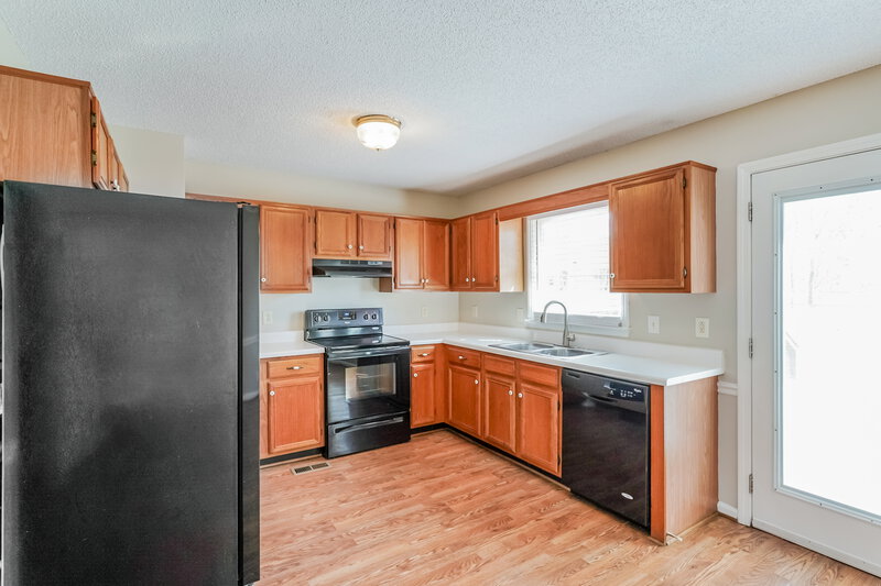 2,010/Mo, 4023 Higdon Dr Murfreesboro, TN 37128 Kitchen View