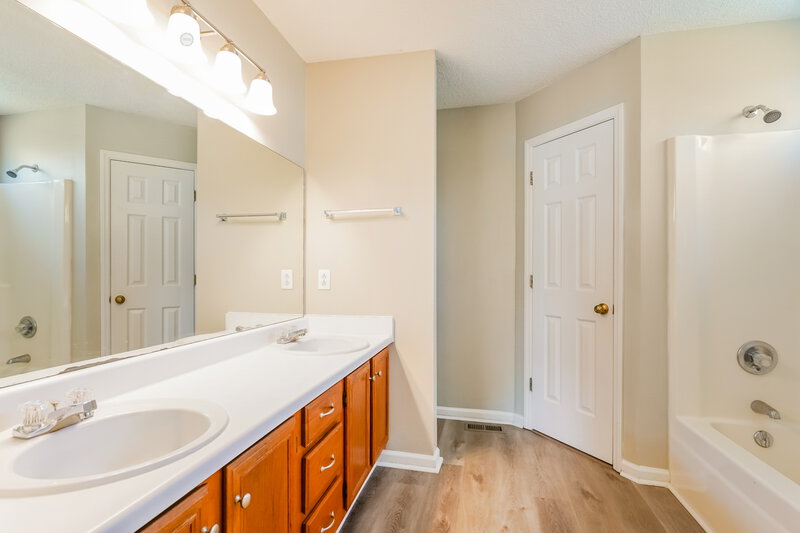 2,010/Mo, 4023 Higdon Dr Murfreesboro, TN 37128 Main Bathroom View