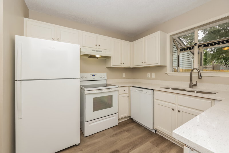 1,755/Mo, 3408 Doriswood Ct ANTIOCH, TN 37013 Kitchen View 2