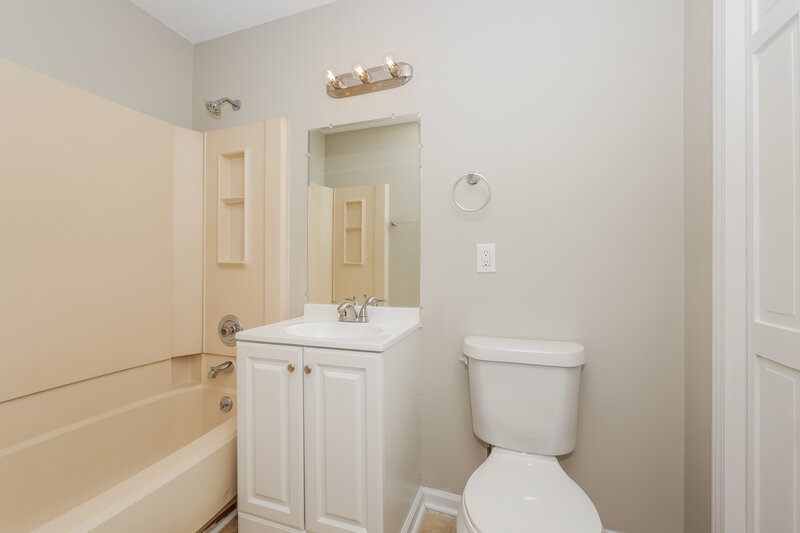 1,755/Mo, 3408 Doriswood Ct ANTIOCH, TN 37013 Main Bathroom View
