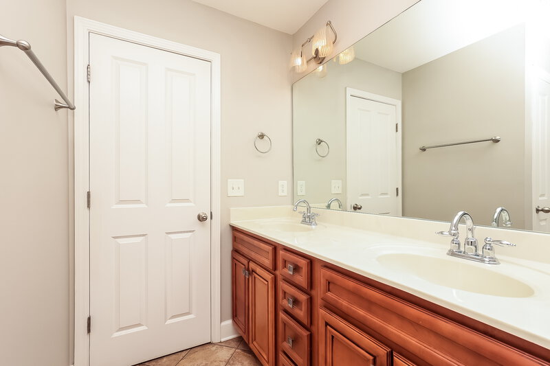 2,905/Mo, 2673 Avery Park Dr NASHVILLE, TN 37211 Main Bathroom View 2