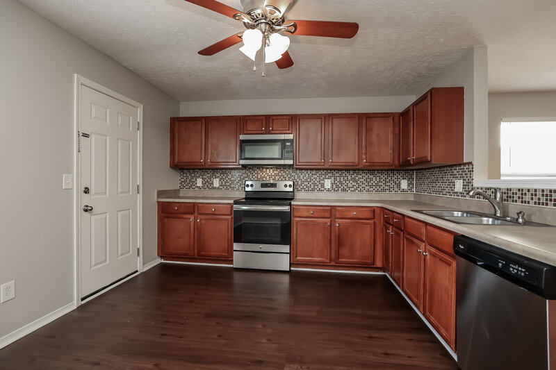 2,530/Mo, 5064 Smith Springs Pkwy Antioch, TN 37013 Kitchen View 2