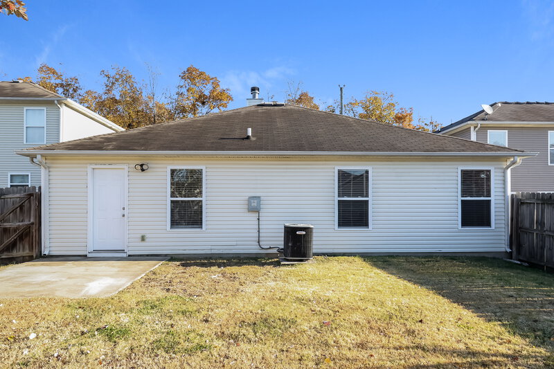 2,530/Mo, 5064 Smith Springs Pkwy Antioch, TN 37013 Rear View