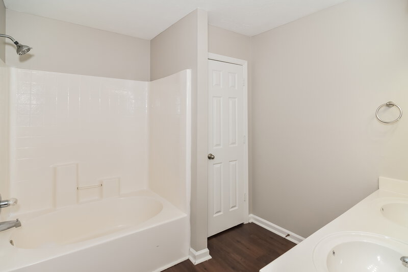 2,438/Mo, 5112 Brookstone Ct Antioch, TN 37013 Main Bathroom View