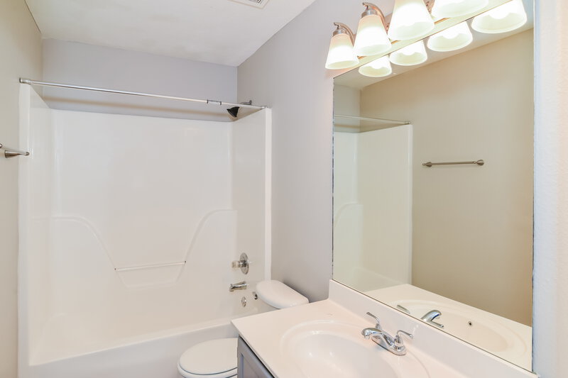 2,438/Mo, 5112 Brookstone Ct Antioch, TN 37013 Bathroom View