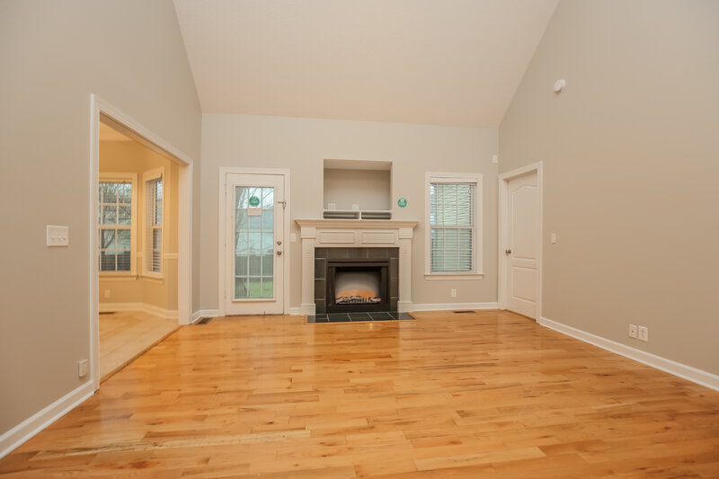 2,615/Mo, 3546 Stevens Bnd Murfreesboro, TN 37127 Living Room View 2