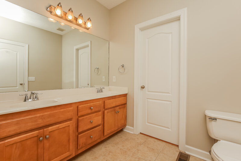 2,615/Mo, 3546 Stevens Bnd Murfreesboro, TN 37127 Main Bathroom View