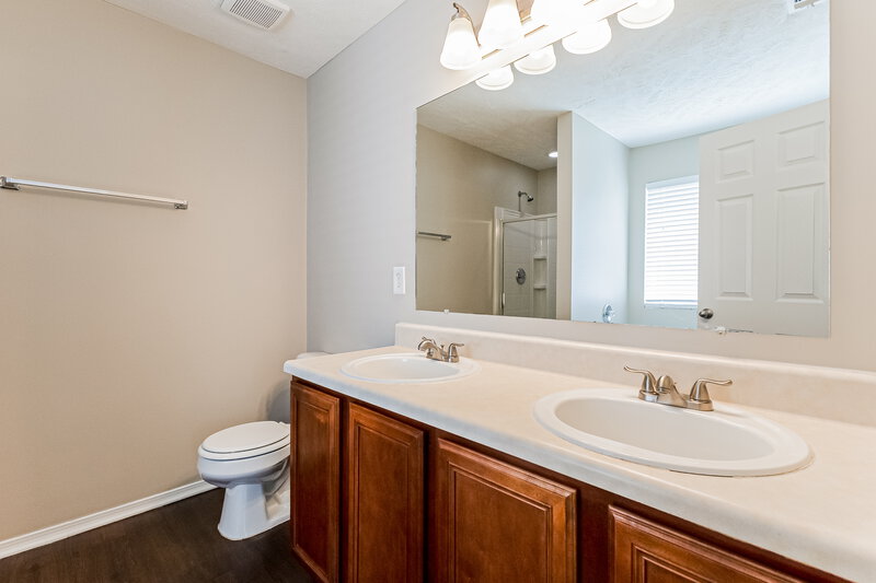 2,330/Mo, 5328 Skip Jack Dr Antioch, TN 37013 Main Bathroom View