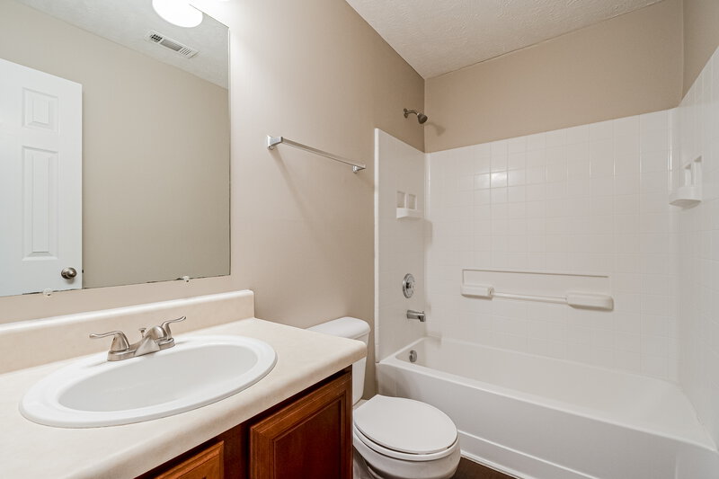 2,330/Mo, 5328 Skip Jack Dr Antioch, TN 37013 Bathroom View