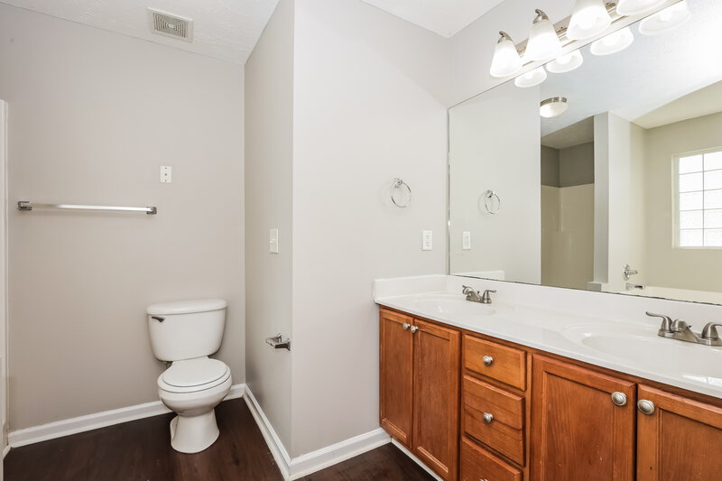3,050/Mo, 5027 Hectare Ln La Vergne, TN 37086 Main Bathroom View