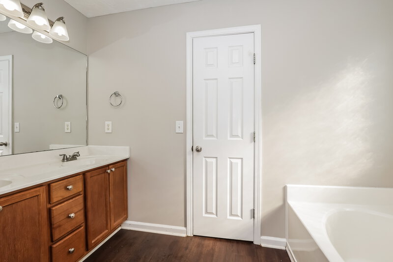 3,050/Mo, 5027 Hectare Ln La Vergne, TN 37086 Bathroom View
