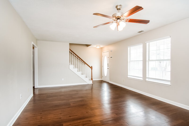 2,420/Mo, 515 Gammon Ln La Vergne, TN 37086 Living Room View 3