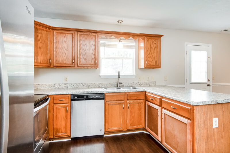 2,420/Mo, 515 Gammon Ln La Vergne, TN 37086 Kitchen View 2