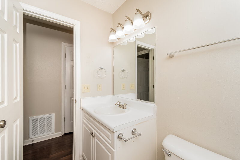 2,420/Mo, 515 Gammon Ln La Vergne, TN 37086 Bathroom View