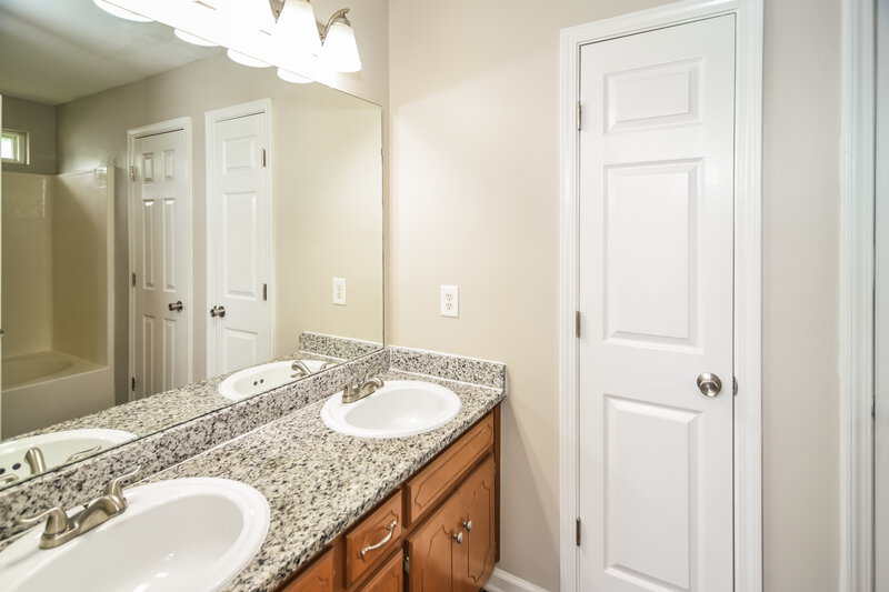 2,255/Mo, 1609 Soulshine Pl Antioch, TN 37013 Main Bathroom View