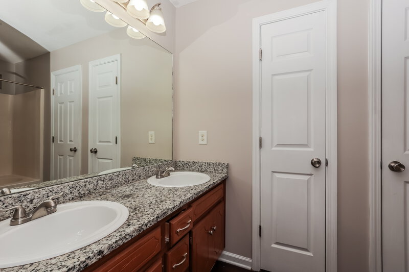 3,170/Mo, 1609 Soulshine Pl Antioch, TN 37013 Main Bathroom View 2