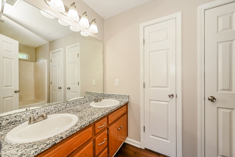 0/Mo, 1609 Soulshine Pl Antioch, TN 37013 Main Bathroom View