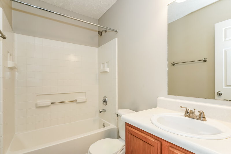 1,750/Mo, 2109 Carlton Ln Thompsons Station, TN 37179 Bathroom View