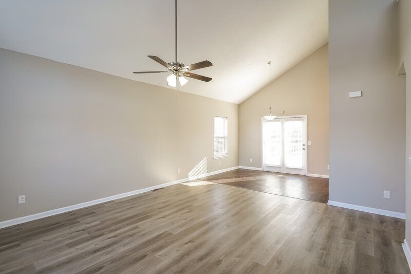 2,110/Mo, 205 Lake Forest Dr La Vergne, TN 37086 Living Room View