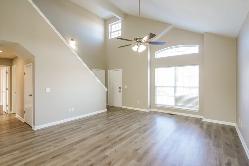 2,110/Mo, 205 Lake Forest Dr La Vergne, TN 37086 Living Room View 2