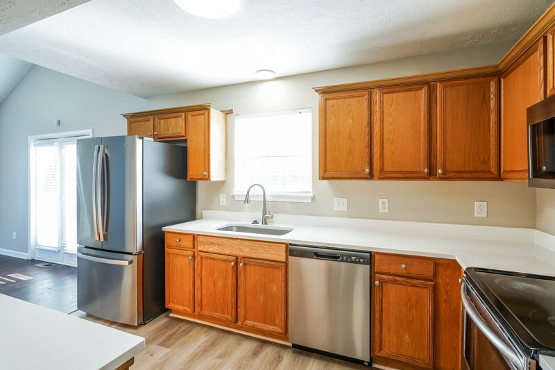 2,110/Mo, 205 Lake Forest Dr La Vergne, TN 37086 Kitchen View