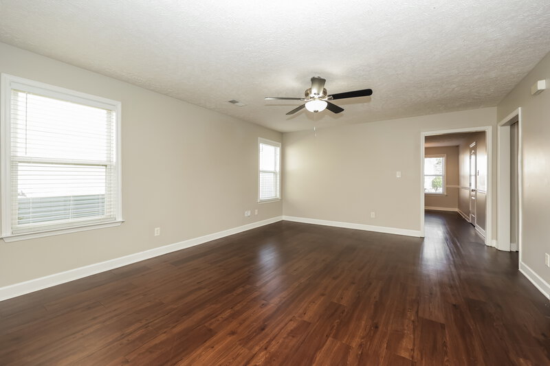 1,735/Mo, 1516 Beaconcrest Cir Murfreesboro, TN 37128 Living Room View 2