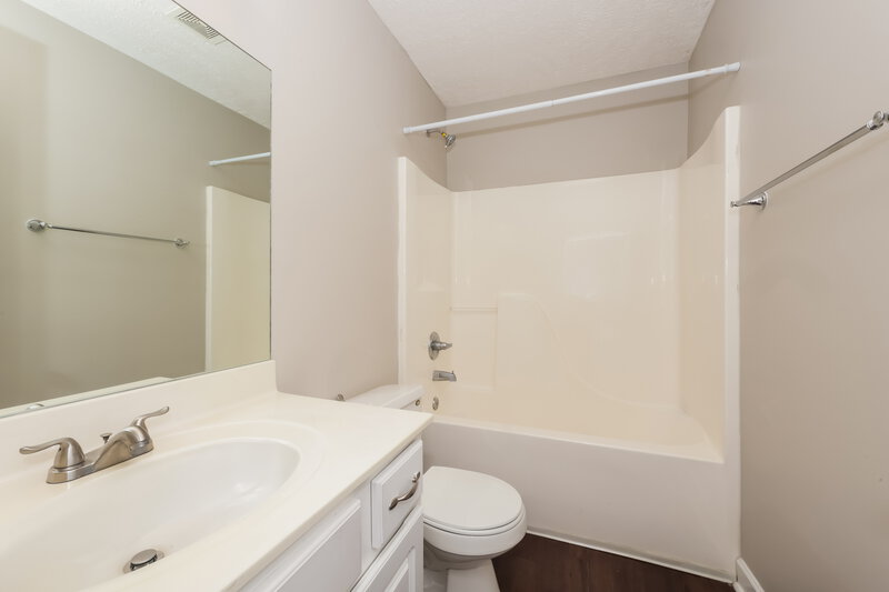 1,735/Mo, 1516 Beaconcrest Cir Murfreesboro, TN 37128 Main Bathroom View 2