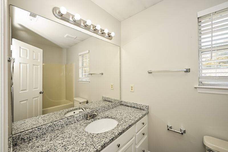 2,510/Mo, 1009 Nighthawk Ln Mt Juliet, TN 37122 Bathroom View