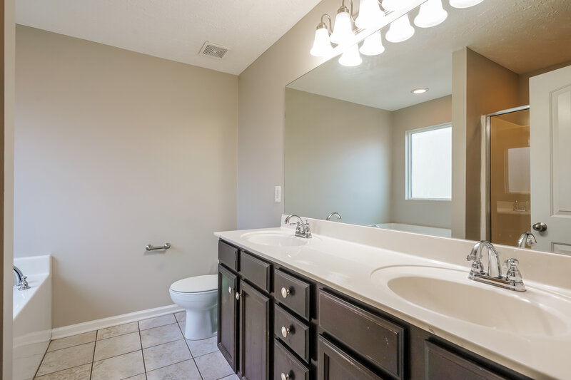 2,455/Mo, 1713 Porchrest Way Antioch, TN 37013 Main Bathroom View