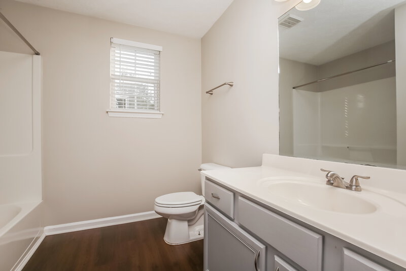 2,205/Mo, 100 Bradford Cir Hendersonville, TN 37075 Main Bathroom View