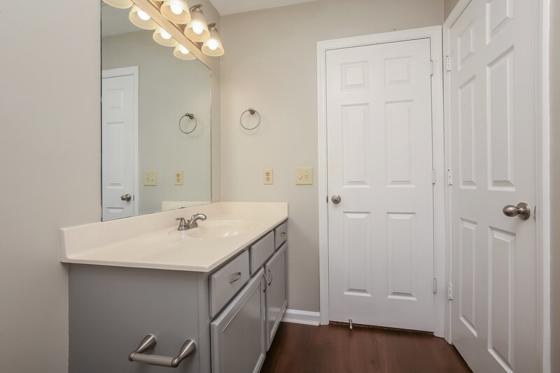 2,205/Mo, 100 Bradford Cir Hendersonville, TN 37075 Main Bathroom View 2