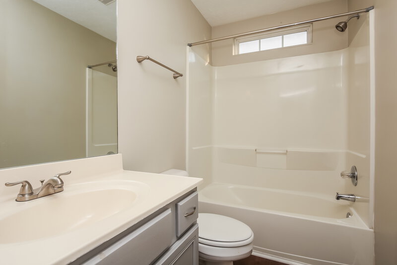 2,205/Mo, 100 Bradford Cir Hendersonville, TN 37075 Bathroom View