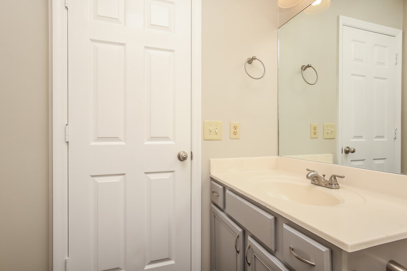 2,205/Mo, 100 Bradford Cir Hendersonville, TN 37075 Bathroom View 2