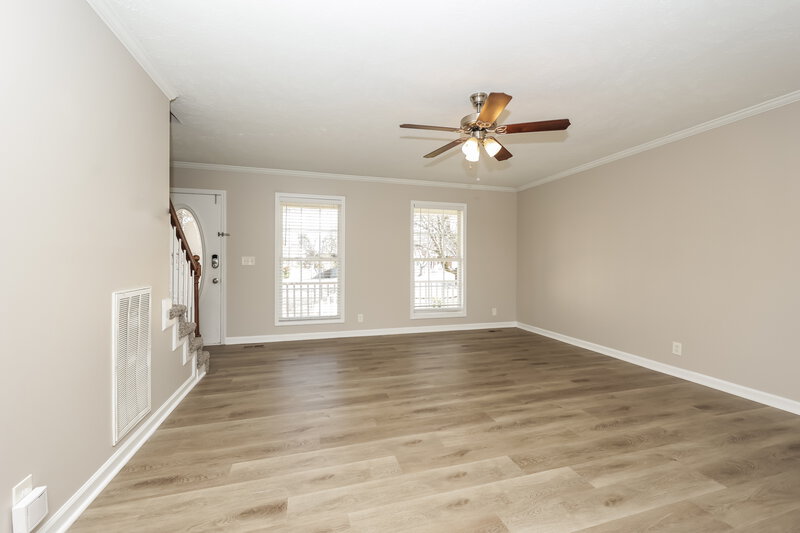 2,260/Mo, 3323 Meadowhill Dr Murfreesboro, TN 37130 Living Room View 2