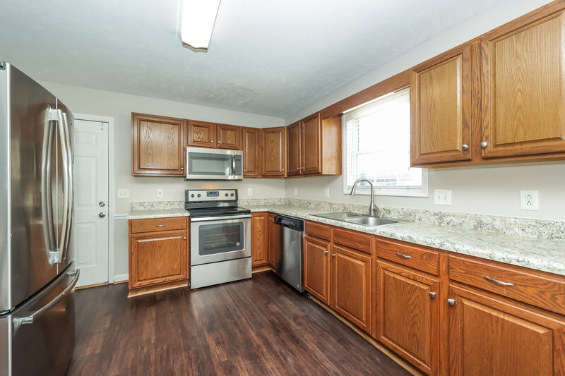 2,260/Mo, 3323 Meadowhill Dr Murfreesboro, TN 37130 Kitchen View