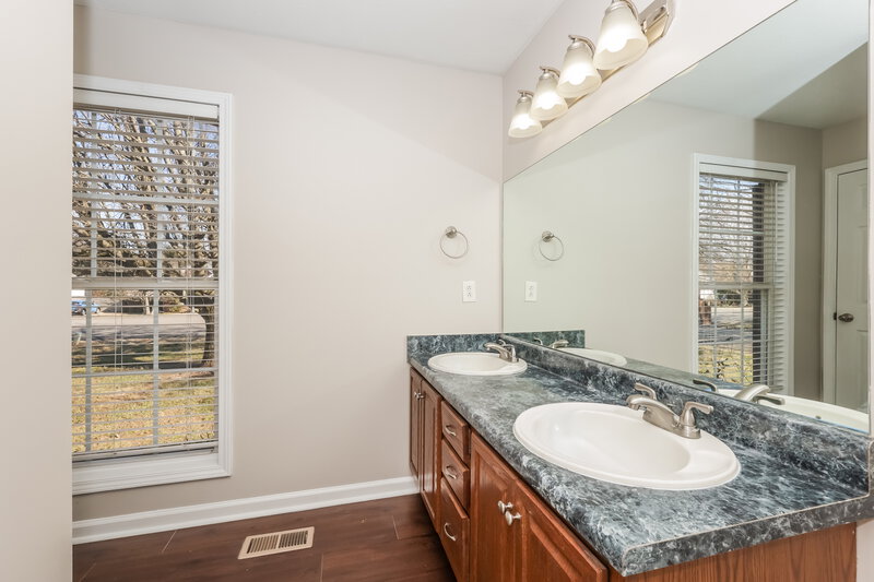 2,260/Mo, 3323 Meadowhill Dr Murfreesboro, TN 37130 Main Bathroom View 2