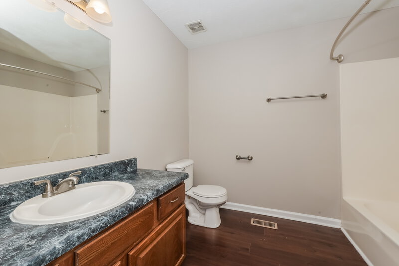 2,260/Mo, 3323 Meadowhill Dr Murfreesboro, TN 37130 Bathroom View