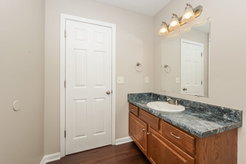 2,260/Mo, 3323 Meadowhill Dr Murfreesboro, TN 37130 Bathroom View 2