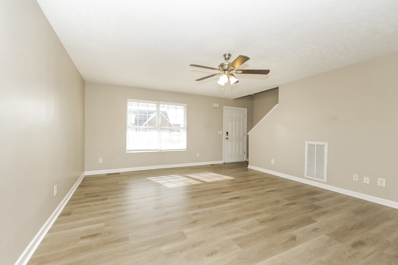2,115/Mo, 4816 Ark Ln Murfreesboro, TN 37128 Living Room View 2