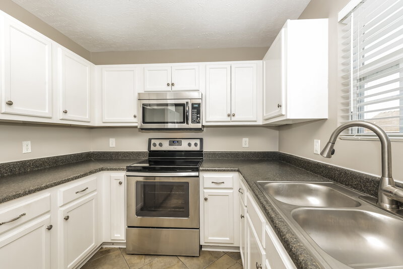 2,115/Mo, 4816 Ark Ln Murfreesboro, TN 37128 Kitchen View 2