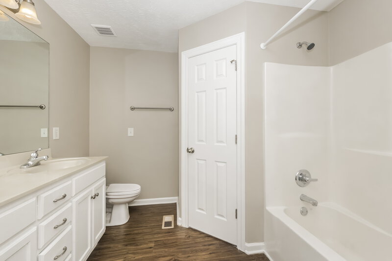 2,115/Mo, 4816 Ark Ln Murfreesboro, TN 37128 Main Bathroom View