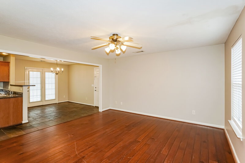 2,110/Mo, 725 Holland Ridge Dr La Vergne, TN 37086 Living Room View