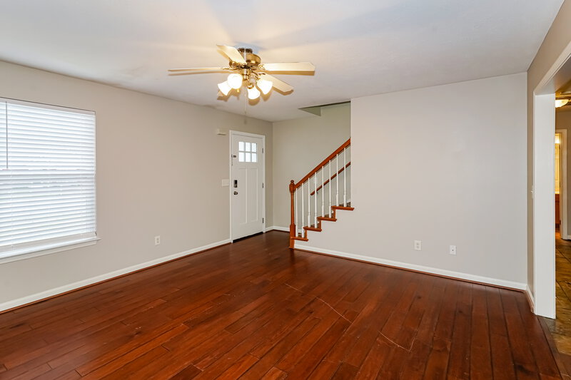 2,110/Mo, 725 Holland Ridge Dr La Vergne, TN 37086 Living Room View 2
