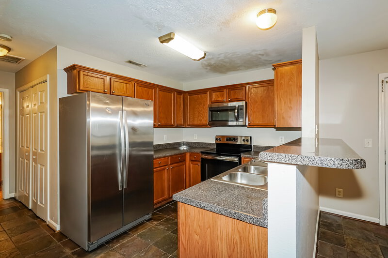 2,110/Mo, 725 Holland Ridge Dr La Vergne, TN 37086 Kitchen View