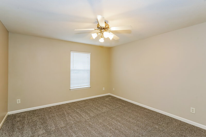 2,110/Mo, 725 Holland Ridge Dr La Vergne, TN 37086 Main Bedroom View 2
